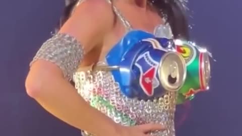 Katy Perry goes viral for mid-concert eye ‘glitch’ | USA TODAY