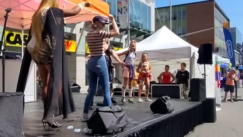 Drag Queen invites kids to twerk on stage