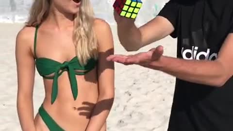 UNBELIEVABLE! THIS GUY SOLVED THE CUBE IN 3 SECONDS! 😲