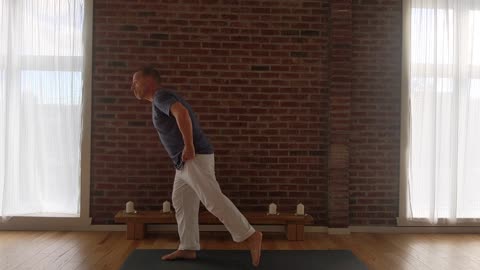 Hatha with Harry - Beginner's yoga 7.1: Virabhadrasana Ekam (Warrior I)