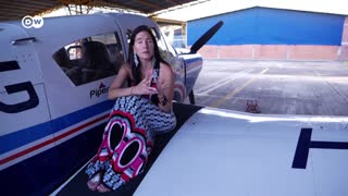 Mónica Delgado, volando y llevando ayudas por toda Colombia