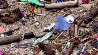 Face masks add to Philippines sea pollution