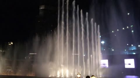 Dubai mall dancing fountain