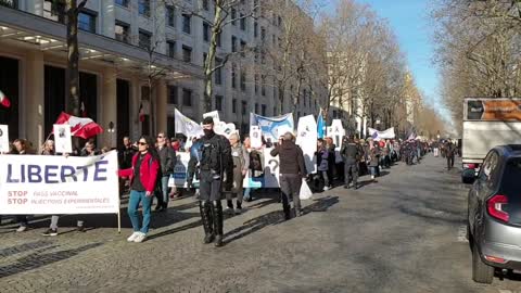 Manif Paris #ucpl avec Ingrid Courrèges