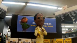 Snoop Dogg sighting in Las Vegas: chilling on aisle 2 with a bucket of Corona and a cool buzz