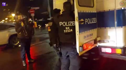 RBB Reporter von Polizei abgeführt