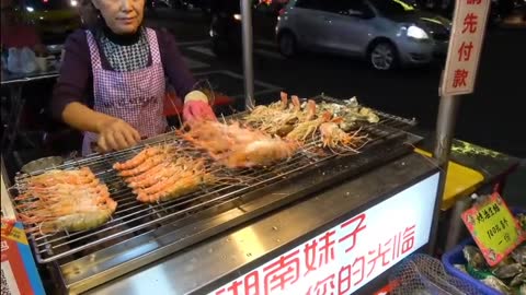 Taiwanese Street Food Liuhe Tourist Night Market!-8