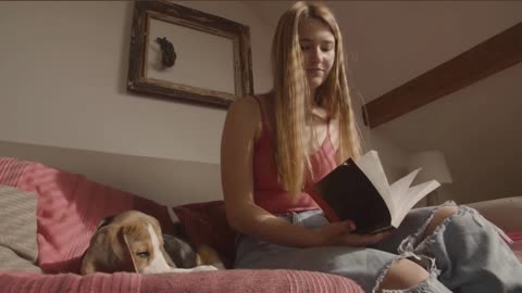 Heartwarming Relationship Between American Girls and Their Beloved Dogs