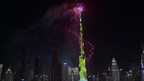 New Year's 2022: Dubai puts on dazzling fireworks, laser show at Burj Khalifa