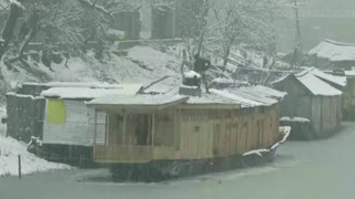 Indian Kashmir turns into winter wonderland