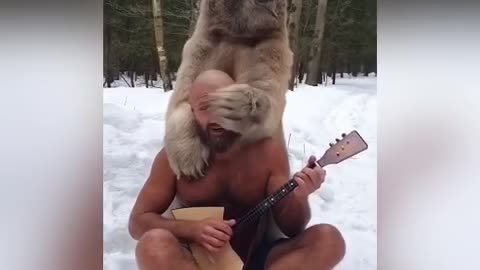 I eat with a bear in the cold)