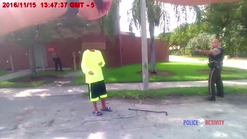 Bodycam Shows Police Successfully Disarm Knife Wielding Man