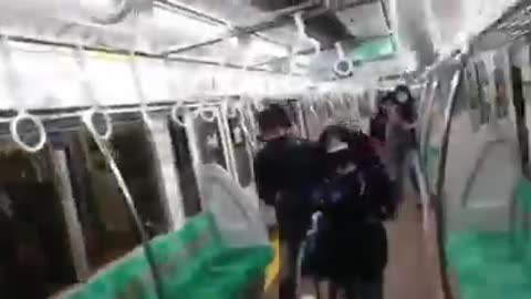 🚨🔥🇯🇵 Al menos 15 heridos después de un presunto ataque incendiario en el metro de Tokio (NHK)