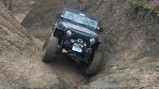 Angry TJ Jeep before the front locker install up the crack