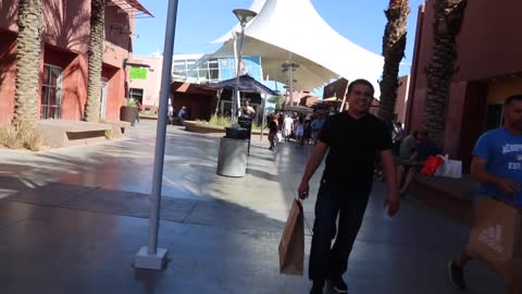 A walk trough the Las Vegas premium outlets North.