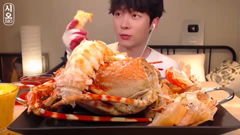 MUKBANG KING CRAYFISH EATING SOUNDS