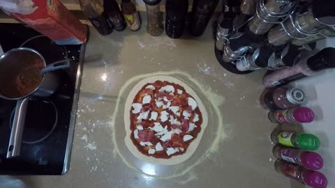 How to make a delicious personal pizza