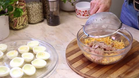 It's Really Easy to Make: TUNA STUFFED EGGS 4 Ingredients - 15 minutes.