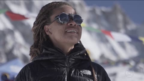 Fantástico Ex-catadora de latinhas vira atleta e chega ao topo do Monte Everest