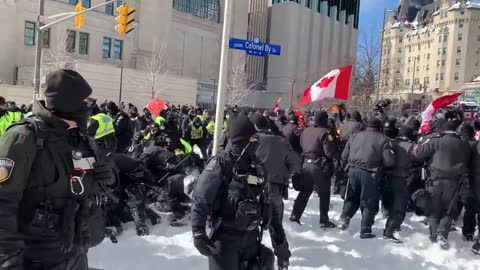 Canadian police have started arresting the anti-vaccine mandate protesters