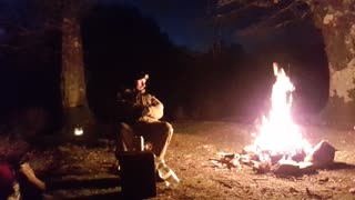 Vlog by the campfire. Riverside wildcamping