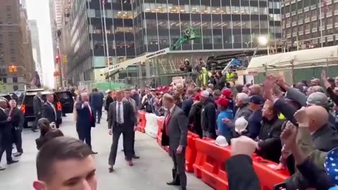 crowd give trump a great welcome today