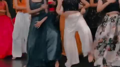 Girls dance video