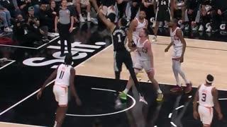 Wembanyama Showcases Slick Handles & Spin Move! (Suns vs. Spurs)