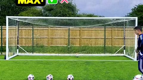 Crossbar challenge vs @miniminter vs @maxpitman1_ #football