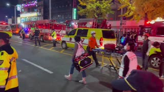 Aparente estampida durante Halloween deja al menos 59 muertos en Seúl