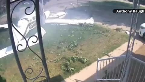 Small plane crashes in someone’s front yard