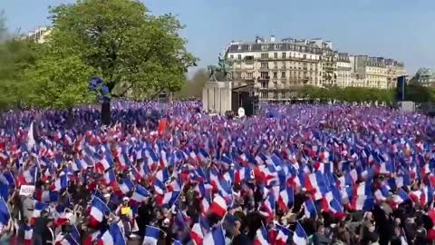 Huge crowd of ÉRIC ZEMMOUR supporters in Paris