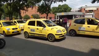 Protesta de taxistas por asesinato de conductor en Bucaramanga