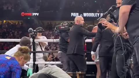 WHAT A SHOT. KOs Woodley in round 6 - Paul vs Woodley