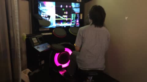 Gamer absolutely destroys arcade machine