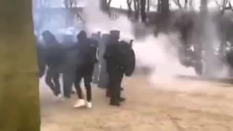 Undercover Cops inciting violence in brussels