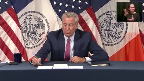 De Blasio Says NYPD Officers Won't Be Paid If They Don't Follow "Vaccine Or Test" Mandate