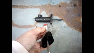 Mercedes Benz W124 - Change clutch slave cylinder DIY Maintenance