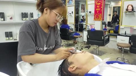 Awesome! Relax Shampoo and Massage Face with Cute Young Girl in Vietnam Hair Salon