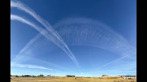 Spreading Contrail (Floating Home)