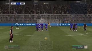 Scoring a free-kick in FIFA 21 with Kroos