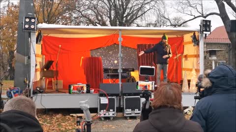 KULTURELLE FREIHEIT - Bautzen, Theaterplatz, 13 11 2021 - Lutz Männel, DER TEUFEL MIT DEN DREI...