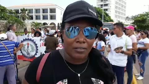 Video: estudiantes marchan en el centro de Cartagena