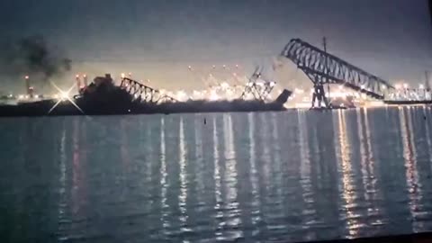 Baltimore bridge collapsing 😱😱😱