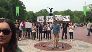 Boyfriend turns photo op into surprise proposal!