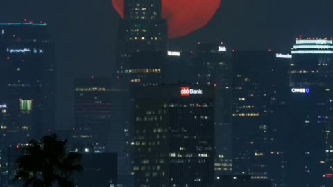 ull moon in Los Angeles...🌕 Thanks to the video credit 😊