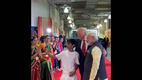 PM Modi & President Trump interacted with a group of youngsters at during💞💕💓