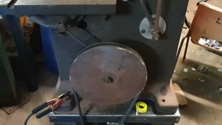 Hydraulic band saw