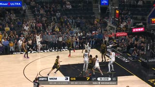Steph gets the defender in the air and knocks down the 3 early in the Bay 🎯 Grizzlies-Warriors