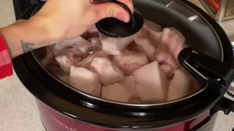 Bear fat rendering into oil